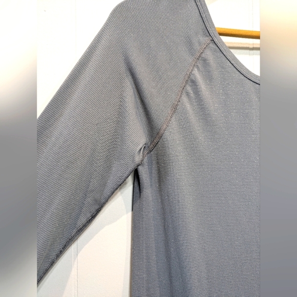 Athleta Glitter Long Sleeve Top Medium Ruching Flattering Active Performance - Picture 2 of 7